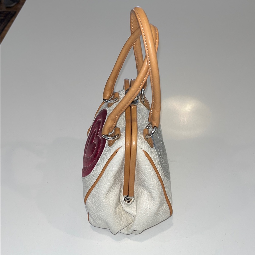 Like New Brighton Mini Heart Leather Kisslock Crossbody Purse (white and pink) - Picture 3 of 16